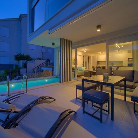 Villa Solis Lacus Modern Apartment - Private Heated Pool - Smart Tv Sky X - Free Parking Njivice Exterior foto